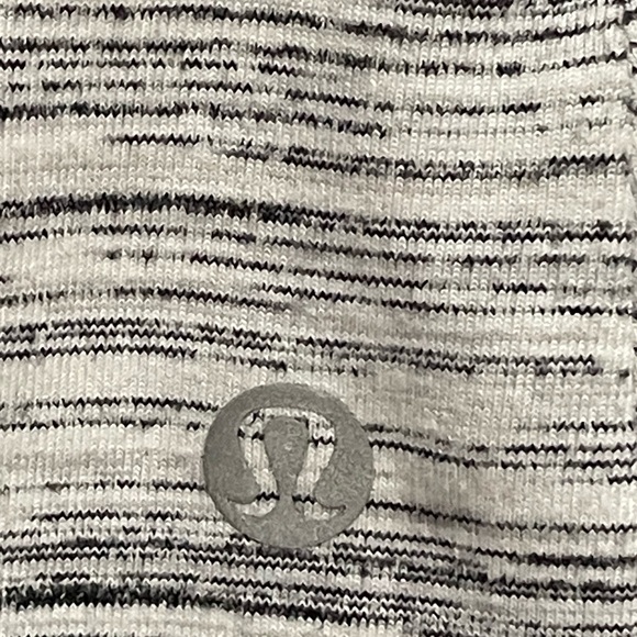 #072, Lululemon Vintage pullover top, zipper pocket in back, size 10 - Picture 3 of 4